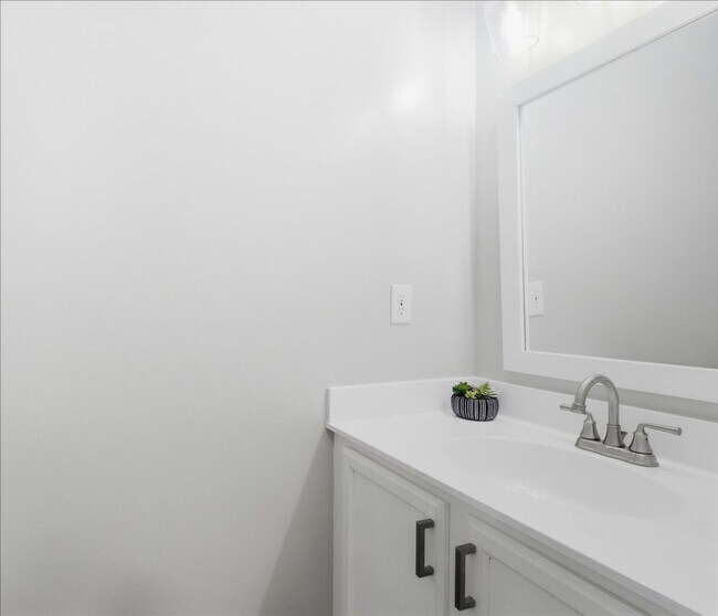 Foto del edificio - 2 Bed 2.5 Bath Townhome