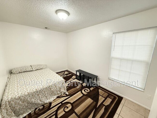 Foto del edificio - 1705 Ridgewood Ln