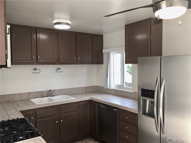 Building Photo - 970 Linden Pl