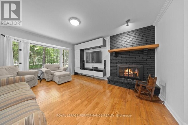 Building Photo - 1250 Royal Maple Dr