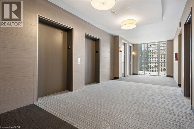 Building Photo - 191 King St S