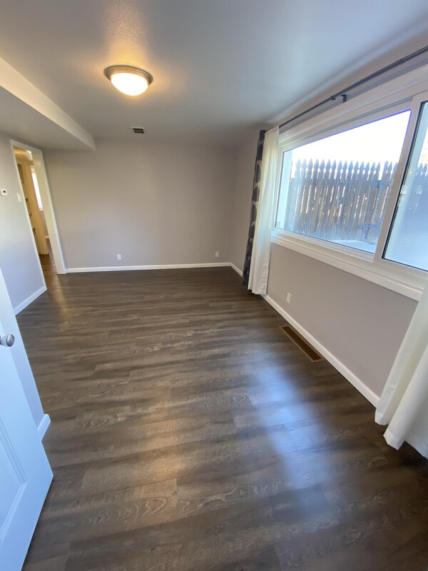Building Photo - 2020 Dunn Ave