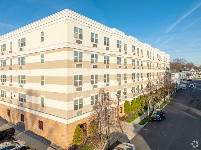 Building Photo - Grand Meridia