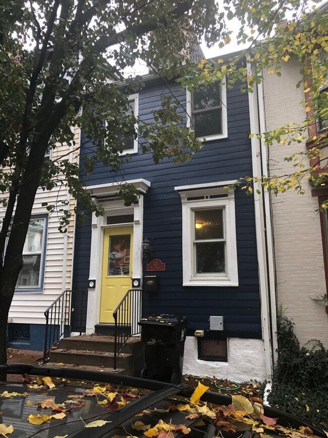 Building Photo - 421 Boas St