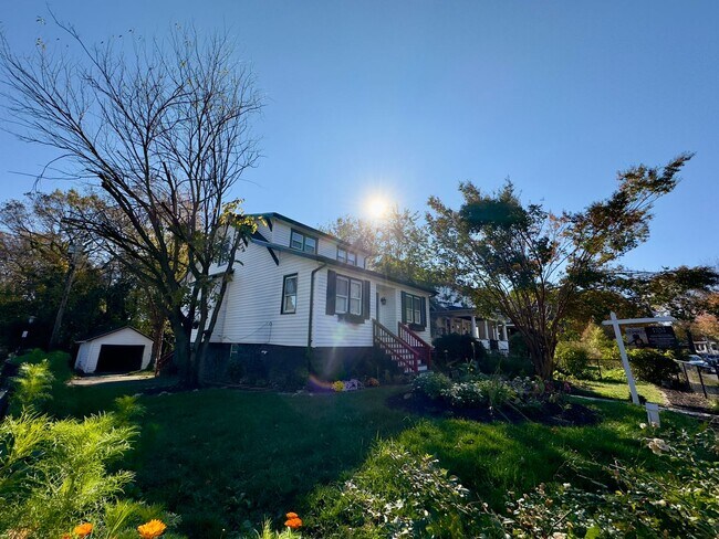 Foto del edificio - Charming 6 Bedroom/4.5 Bathroom Home in We...