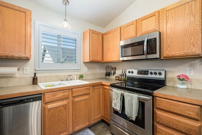 Foto del edificio - Lake Life & Room to Spare – 4BR + Office w...