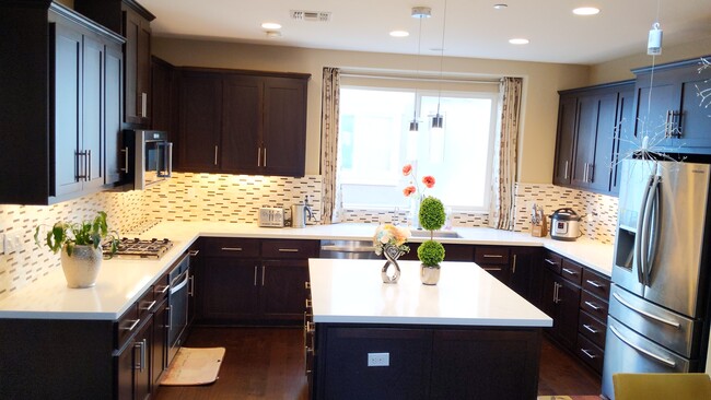 Building Photo - 6653 Tralee Village Dr