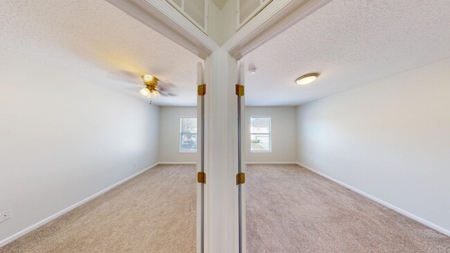 Foto del edificio - 448 Sherwood Oaks Dr