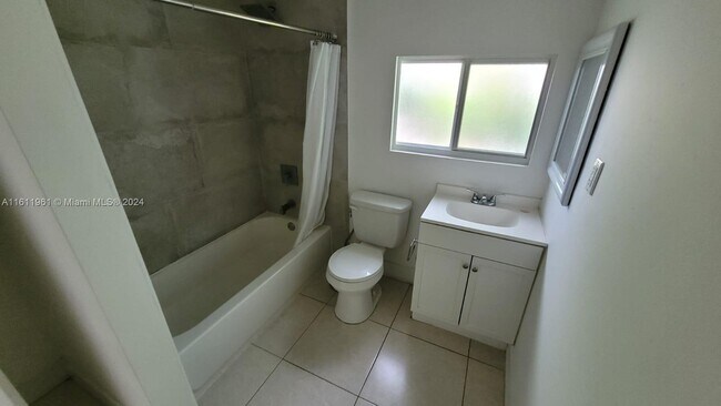Foto del edificio - 228 NW 35th St