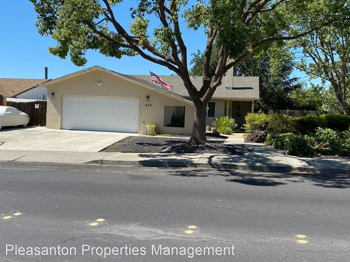 Primary Photo - 3 br, 2 bath House - 430 Olivina Ave