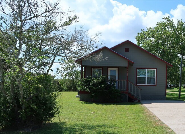 Building Photo - 2717 Avenue D