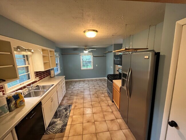 Kitchen - 3722 Shady Oak Rd