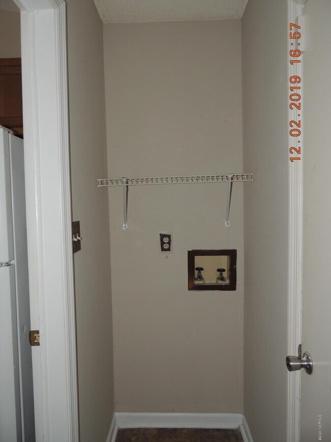 Building Photo - 995 Sand Ridge Rd