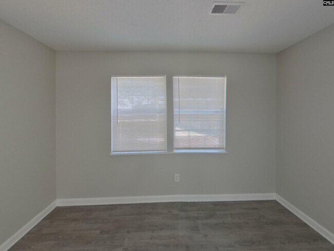 Building Photo - 204 Cottonwood Way
