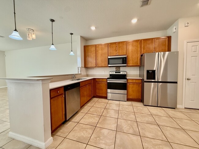Building Photo - 3977 Plainview Dr