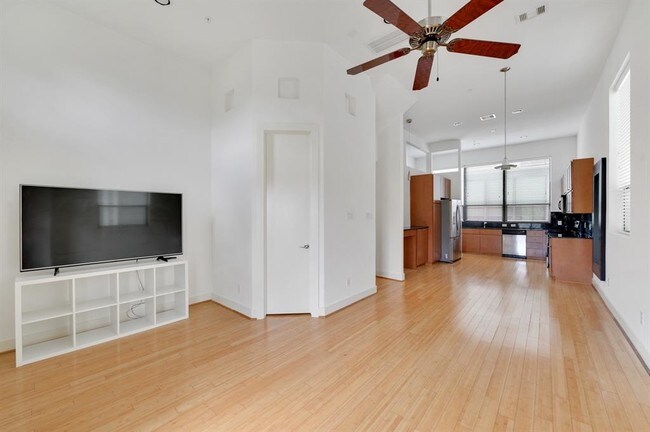 Building Photo - 2311 Camden Dr