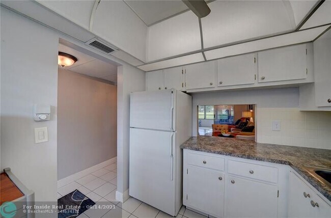 Building Photo - 7847 Golf Cir Dr