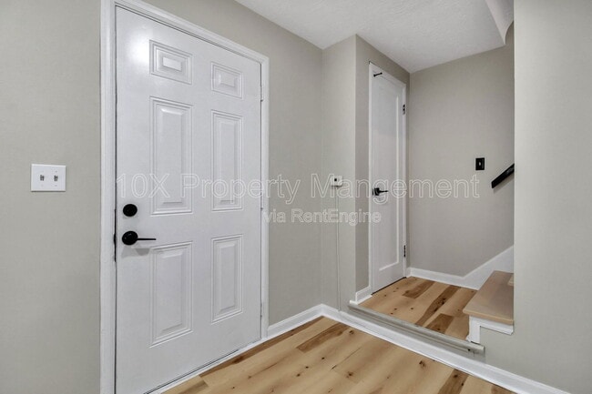 Foto del edificio - 1045 S James Rd