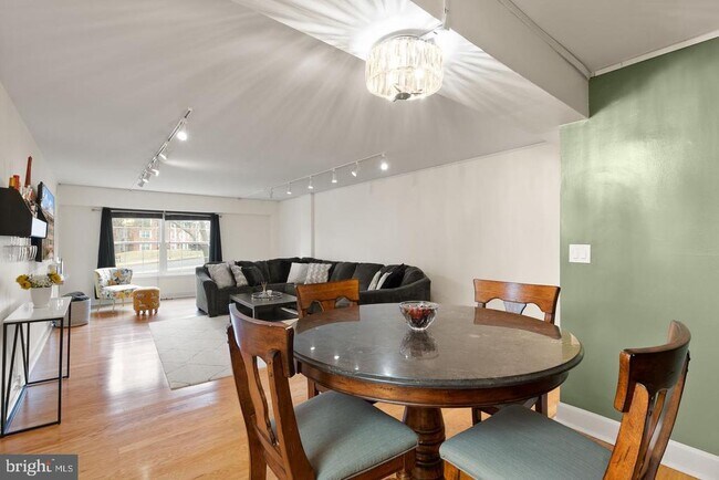 Foto del edificio - 7651 Tremayne Pl