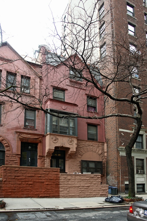 Building Photo - 276 W 71st St