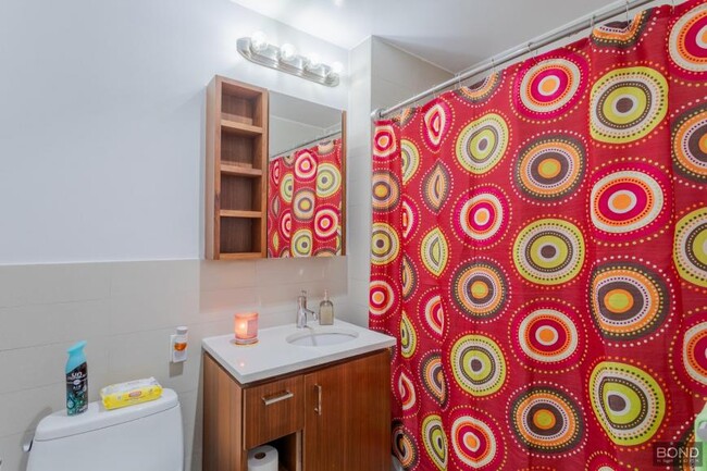 Building Photo - 1 bedroom in Astoria NY 11102