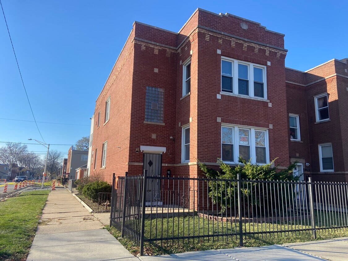 1700 N Mango Ave Unit 1, Chicago, IL 60639 Condo for Rent in Chicago