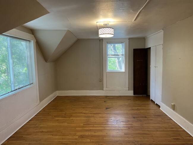 Building Photo - 743 N Eddy St