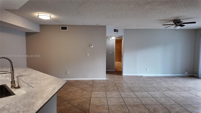 Foto del edificio - 9044 W Atlantic Blvd