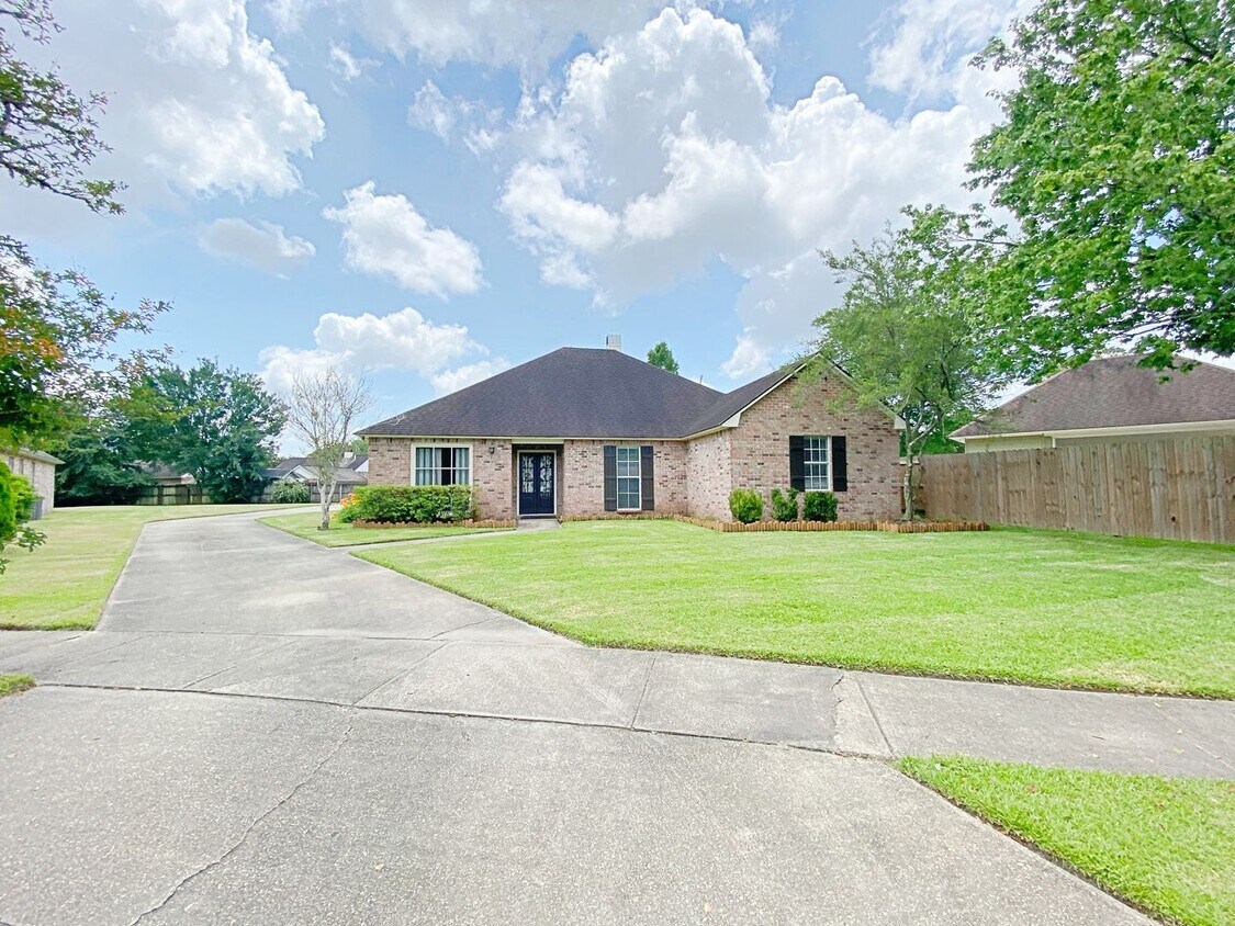 Foto principal - 4 Bedroom House Available Now in Riverbend...