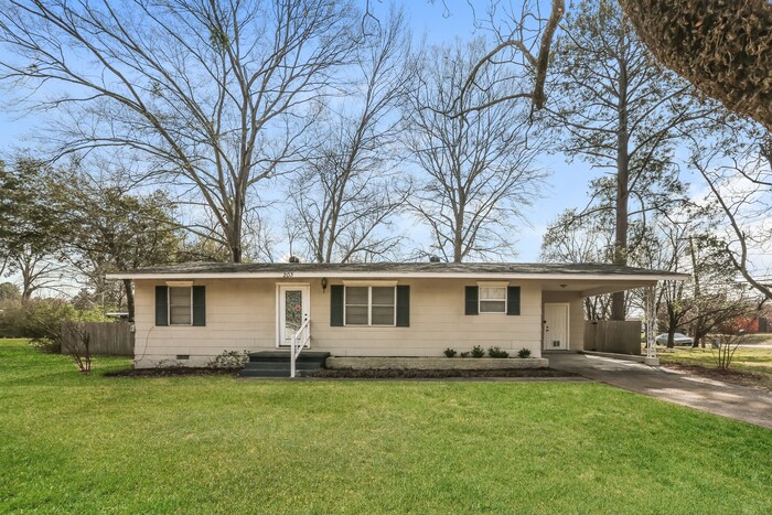 Primary Photo - Beautiful 3 Bedroom Home