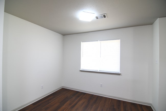 Building Photo - 2424 N 12th St