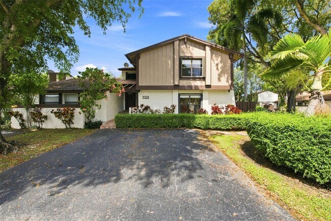 Building Photo - 6820 SW 128th Ct