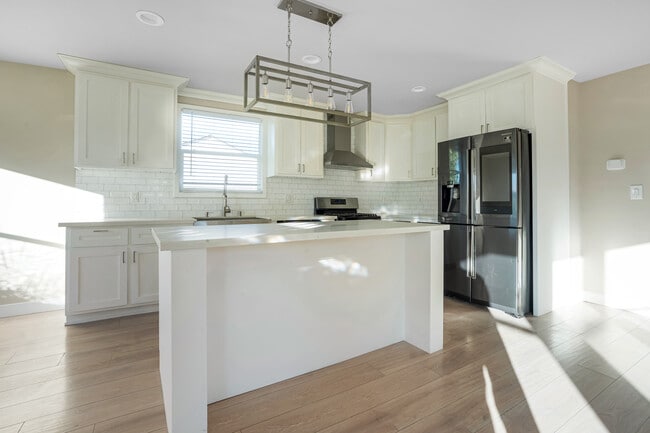 Building Photo - 8466 Quartz Ave