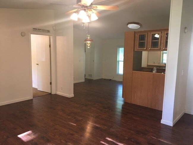 Foto del edificio - 3487 Paradise Valley Rd