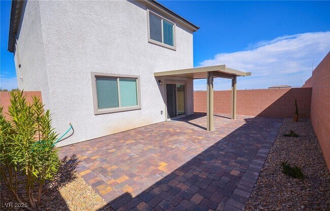 Foto del edificio - 5401 Lynn Crk Ave