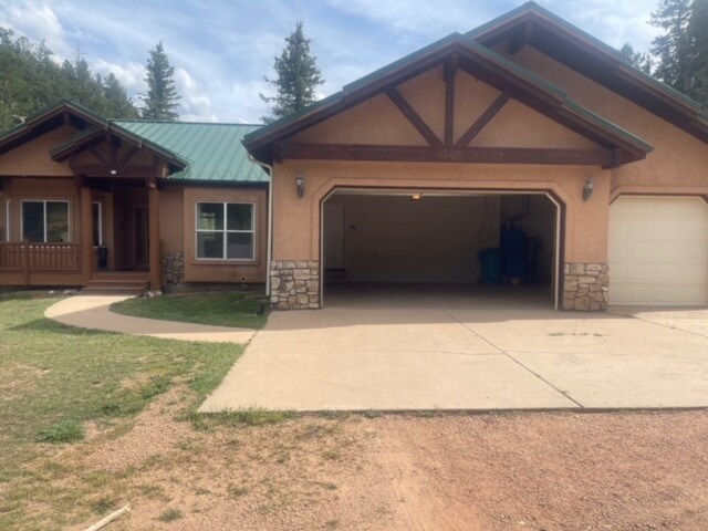 Foto del edificio - 4236 Trout Creek Rd
