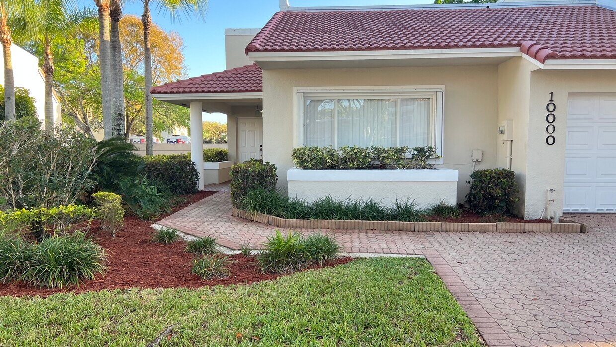 Foto principal - 10000 NW 43rd Terrace