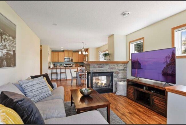 Building Photo - 3239 Oak View Dr