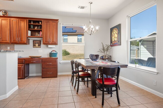 Building Photo - 611 Newport Dr