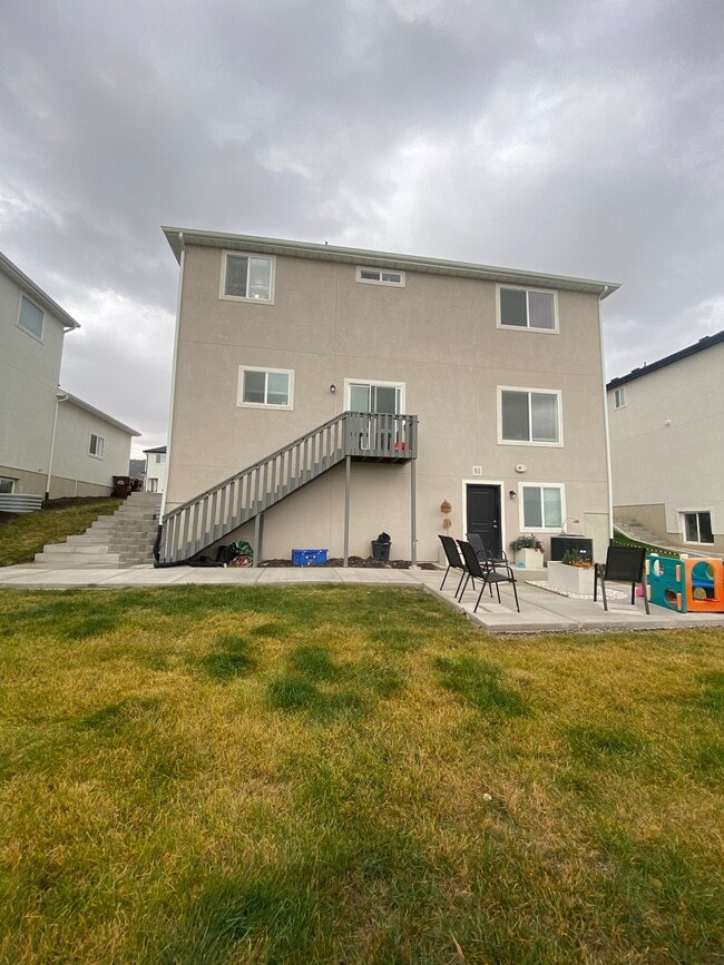 Building Photo - 7046 N Silver Creek Way