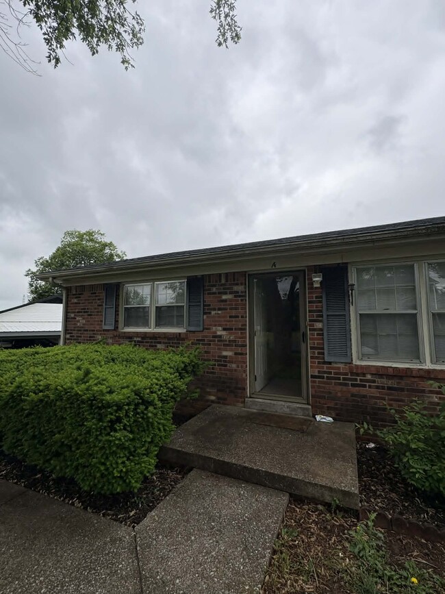 Building Photo - 2119 Rock Creek Dr