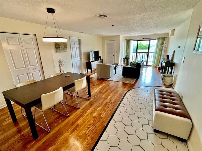 Foto del edificio - 3920 Mystic Valley Pkwy