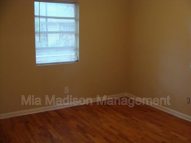 Building Photo - 1205 E 67th St