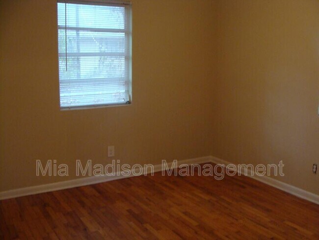 Foto del edificio - 1205 E 67th St