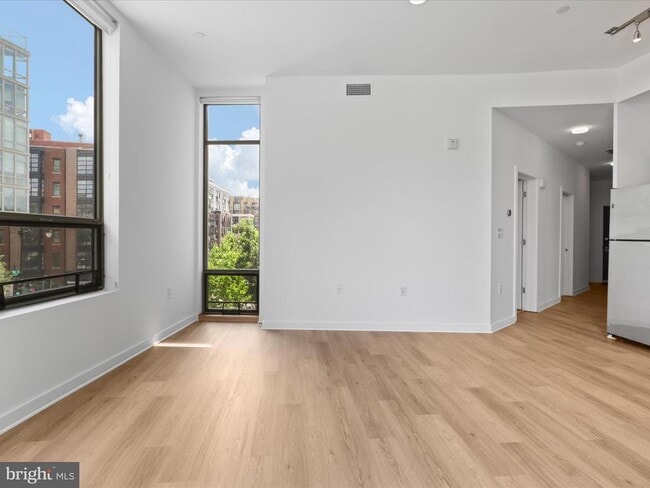 Building Photo - 1414 Belmont St NW