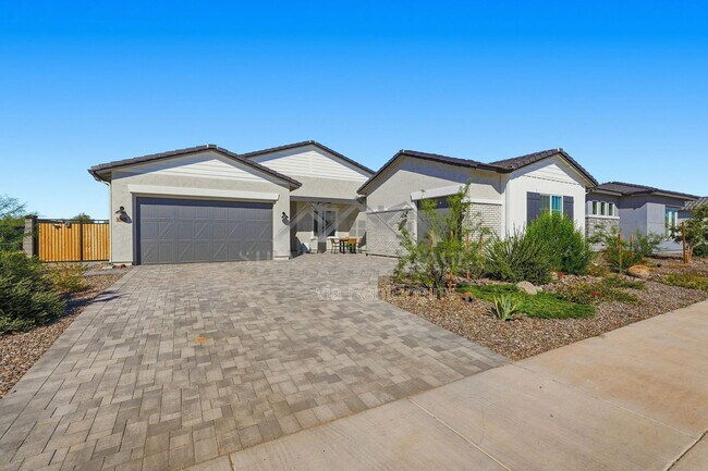 Building Photo - 13668 W Hackamore Dr