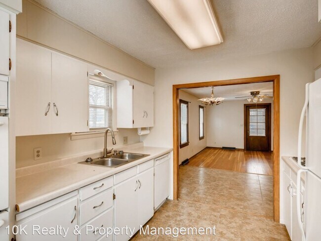Building Photo - 3 br, 2.5 bath House - 6515 Main Street
