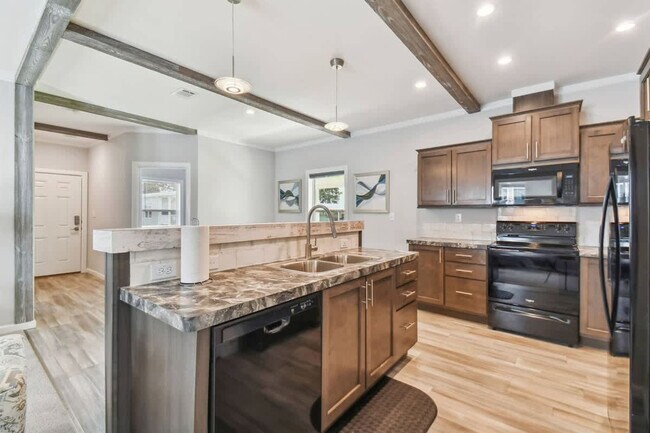 Foto del edificio - 10043 Collingwood Ave
