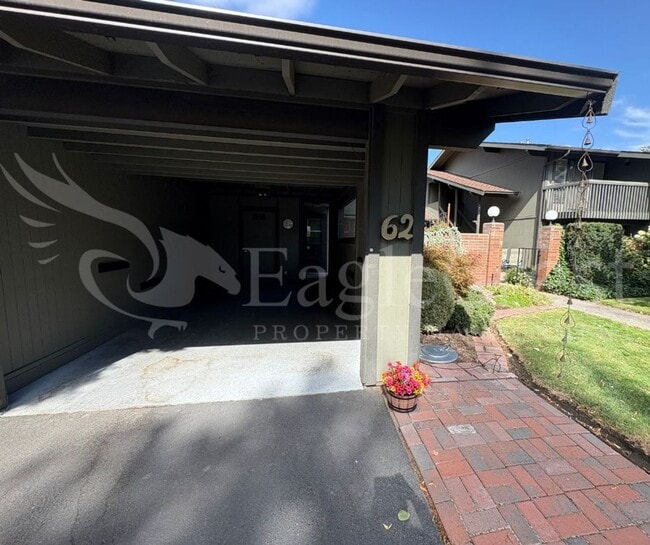 Foto del edificio - Three Bedroom Townhome Near Country Club G...