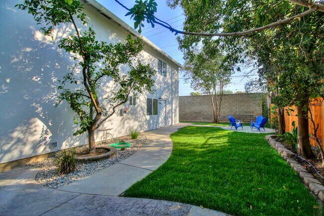 entrance to yard - 5206 Q St